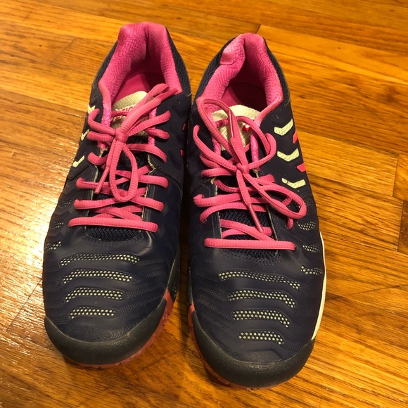 Women’s ASICS shoes - Picture 1 of 4